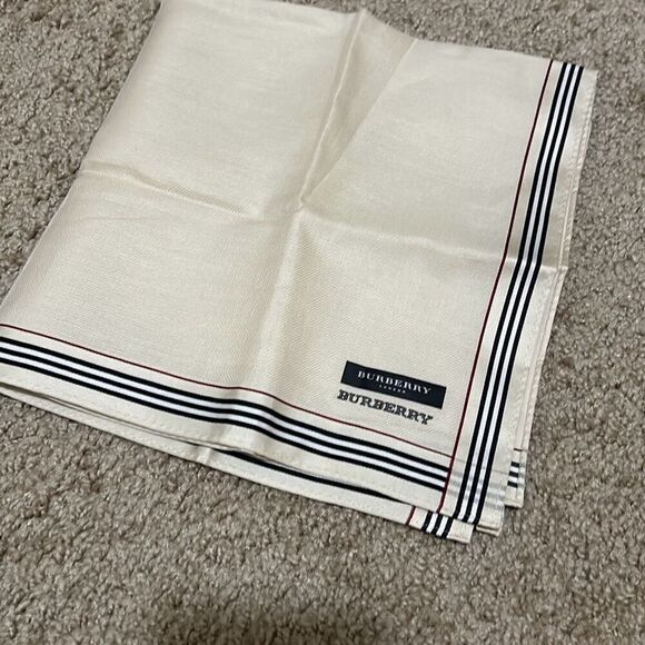 Burberry Square Scarf Nova Check Plaid Style Border Tan Neutral Preppy Academia - Picture 4 of 7